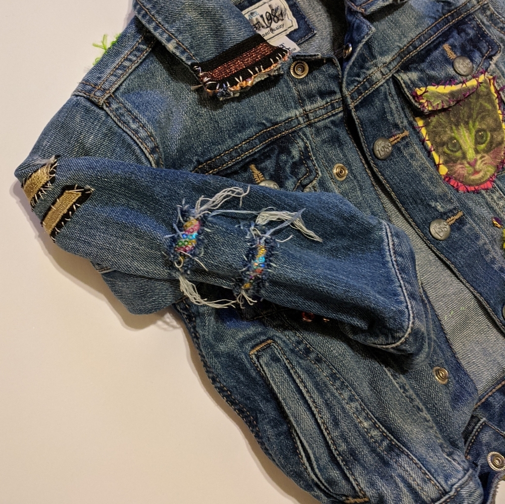 Kids repurposed denim jacket w vintage 70s iron on - Picture 6 of 6
